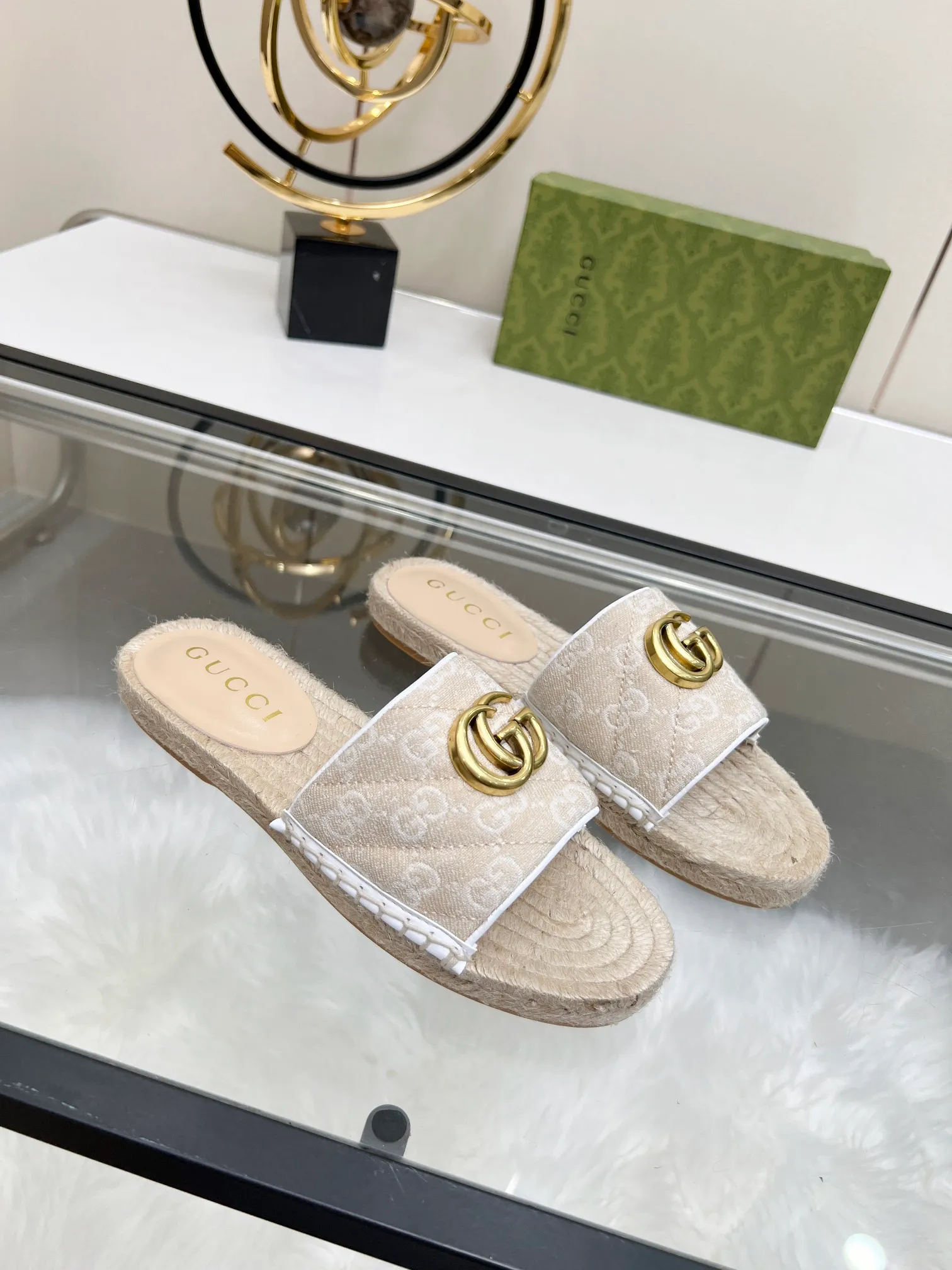 👟👟Ex-factory price 320👟👟 Gucci slippers fisherman shoes new color Injection molded one-piece straw bottom, high-end quality Fabric: Double G imported fabric Lining: sheepskin lining Code number: 35~42 Fabric styles include apricot, floral, pink, black, blue, burgundy, champagne, green, orange, cyan, starry sky, more than 30 colors to choose from, many colors to be updated in the future ,,,,,,,,